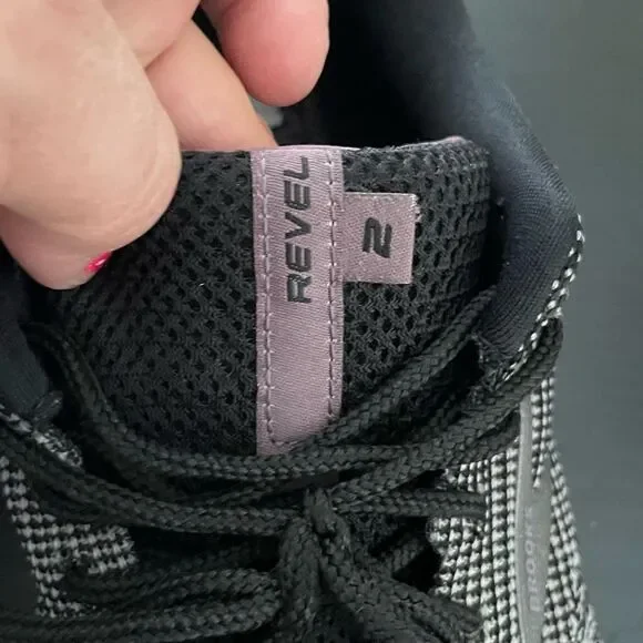 Brooks purple black Revel 2 laced low top running tennis shoes athletic men’s 10